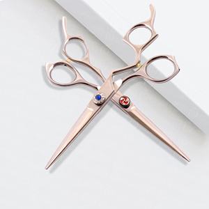 Tijeras de peluquería profesionales con filo afilado, herramientas de salón que proporcionan cortes precisos y limpios, reduciendo el daño al cabello y mejorando la eficiencia del peinado. - Product Image 1