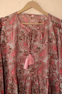 Vestido midi bohemio para mujer, de algodón puro, con estampado paisley, cuello con lazo de borlas y mangas abullonadas - Product Image 4