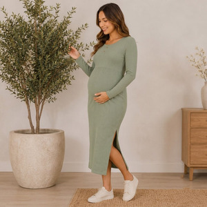 Robe de maternité en tricot côtelé avec fente latérale et détails boutonnés, longueur mi-mollet, style fourreau pour femme, idéale pour l'automne - Product Image 4