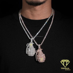 Colgante Premium Iced Out Grenade Hecho con Plata de Ley 925 y Diamantes de Moissanita, Joyería Audaz para Raperos de Hip Hop - Product Image 1