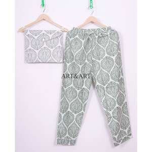 Conjunto de Pijama Elegante y Modesto para Mujer, 100% Algodón, Cuello Redondo, Estampado Floral, Ecológico, Cómodo, Suave, Pantalones y Camisa con Patrón Sólido - Product Image 4