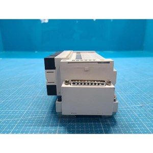 Vanne de commande pneumatique SMC VQ1200NY-5-X35+VQ1A01NY-5 00-038-0001, utilisée telle qu'elle est, pièces d'équipement semi-conducteur d'occasion - Product Image 2