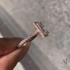 Anillo de Compromiso y Boda con Moissanita de Corte Radiante en Oro Blanco, Chapado en Rodio, con Halo Geométrico y Piedra Central Cuadrada - Product Image 4