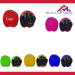 Équipement professionnel de boxe : Palettes de frappe en cuir personnalisées pour l'entraînement de boxe et d'arts martiaux – Qualité pakistanaise - Product Image 2