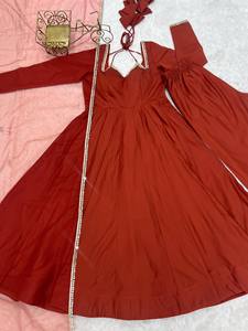 Anarkali de tela Chanderi de seda romana pura, completamente acampanado, con conjunto de dupatta, listo para usar. - Product Image 6