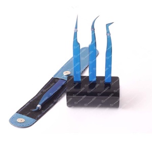 Pinzas Profesionales Multifuncionales para Extensión de Pestañas con Punta Puntiaguda, Soporte de Exhibición de Acrílico y Acero Inoxidable para Uso Estético - Product Image 1