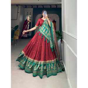 Attrayant Red Tussar Silk & Imprimé Lehenga Choli avec Dupatta Vêtements européens - Product Image 2