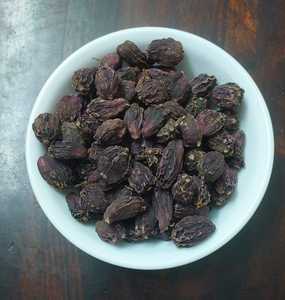 Cardamome noire indienne biologique séchée à la pompe à chaleur, Badi Elaichi Amomum Subulatum, faible humidité, exportateur en vrac, épice aromatique pour Biryani - Product Image 1