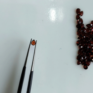 Granate Rojo Natural de 3.5x2.5MM, Corte Pera, Gema Suelta de la Mejor Calidad para Joyería - Product Image 3