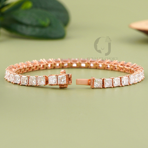 กำไลเพชรทรงปรินเซสคัท 13.53 กะรัต เพชรเลี้ยงในห้องปฏิบัติการ ทองคำ 14K สีโรสโกลด์ ความใส EF VVS1 ดีไซน์หรูหราทันสมัย ขายส่งเครื่องประดับ โทนสีชมพูทอง - Product Image 1