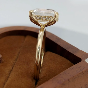 แหวนเพชรทรงคุชชั่น 4 กะรัต เพาะเลี้ยงในห้องปฏิบัติการ ตัวเรือนทองคำแท้ 18K แบบหนามเตย คลาสสิกสำหรับผู้หญิง ได้รับการรับรองจาก GIA - Product Image 4