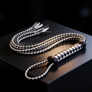 Flogger en cuir de style classique, bandes en cuir souples, poignée durable pour un contrôle facile, Flogger en cuir pour usage quotidien - Product Image 5