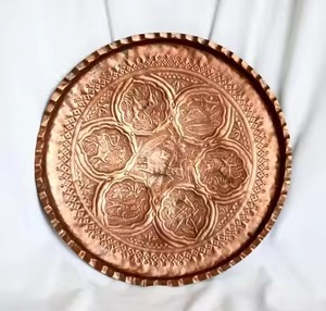 Assiette de présentation en cuivre avec un design élégant en relief pour les événements de mariage - Product Image 6