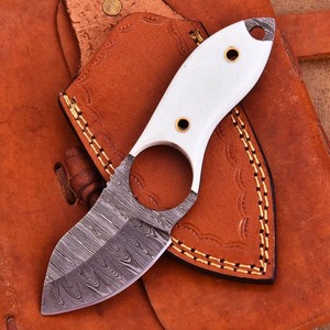Cuchillo de caza y desollado de hoja fija de acero de Damasco forjado a mano, mango de resina, espiga completa, cuchillo personalizado OEM/ODM, funda de cuero - Product Image 3