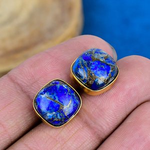 Boucles d'oreilles clous en pierre précieuse naturelle Lapis Lazuli forme coussin, finition or 18 carats sur argent sterling 925 - Product Image 2