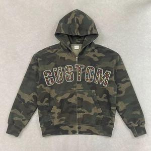 Sudadera con capucha de streetwear personalizada con pedrería para hombre, de felpa francesa, con estampado de diseñador, con cremallera, oversize, de peso pesado, con estampado de camuflaje. - Product Image 1