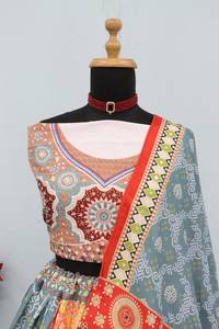 Conjunto de Lehenga Tradicional para Bodas Indias, Vestido Largo de Algodón Bordado para Mujer, Corte Holgado, Multicolor, Traje Étnico con Protección Solar - Product Image 2