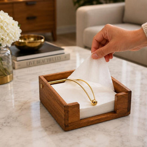 Porte-serviettes en bois avec support métallique finition dorée et bras lesté pour une décoration élégante de la table de cuisine ou de salle à manger - Product Image 2