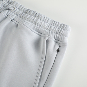Shorts décontractés en tricot gris clair pour femme avec cordon de serrage à la taille et poches, taille mi-haute, coupe régulière, respirant, couleur unie - Product Image 3
