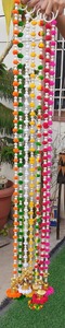 Guirlande artisanale écologique multicolore en tissu fileté avec pompons en coton, perles et clochettes dorées pour mur de mariage indien traditionnel - Product Image 4