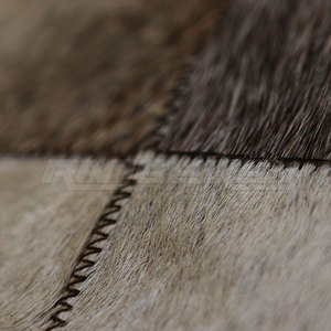 Tapis en cuir de vache, tapis en peau naturelle durable, motif unique, finition douce pour la décoration moderne de la maison et des espaces de vie - Product Image 3