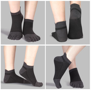 Chaussettes courtes à cinq doigts avec logo personnalisé, bicolores, respirantes, en coton écologique pour hommes et femmes, fabriquées au Vietnam - Product Image 5