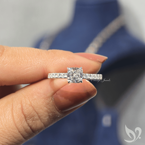 Anillo de Oro de 10K con Diamante Cultivado en Laboratorio de Corte Cojín Alargado de 1ct, Certificado por IGI, con Halo Oculto - Product Image 5