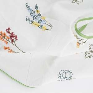 Hijab musulman en soie légère de qualité supérieure pour l'été, avec logo personnalisé, carré, écologique, respirant et antibactérien - Product Image 4