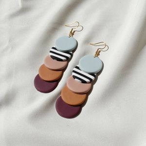 Boucles d'oreilles en résine légères, fabriquées à la main avec un polissage lisse, design tendance, qualité durable pour les bijoux de mode, accessoires en cristal - Product Image 3