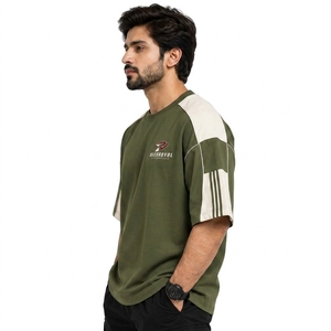 T-shirts surdimensionnés pour hommes en coton épais confortable, coupe ample et élégante, pour un usage quotidien et un style streetwear haut de gamme. - Product Image 6