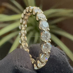 Elegante Anillo de Diamantes de Corte Redondo en Oro Amarillo |   Anillo de Compromiso de Lujo con Brillo Radiante, Joyería Fina Atemporal, Regalo para Ella - Product Image 4