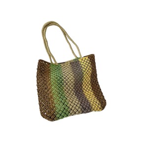 Ilumina tus días de verano con este colorido bolso de hilo natural con un diseño de malla único y asas tejidas cómodas. - Product Image 1