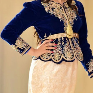 Robe Karakou Algérienne pour Femme avec Embellissements Traditionnels, Mesures Personnalisées et Finition Élégante, Velours Premium - Product Image 3