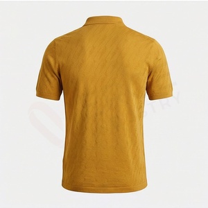 Polo en tricot à manches courtes jaune moutarde pour homme avec fermeture éclair, design uni décontracté, coupe classique - Product Image 2