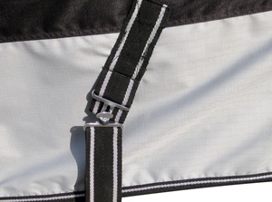 Tapis de cheval d'hiver bleu chaud personnalisable avec doublure en nylon imperméable utilisation intérieure couverture de cheval d'hiver bleu chaud en gros - Product Image 5