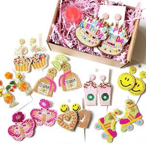 Pendientes de cuentas personalizables con logotipo bordado, diseño festivo artesanal para Navidad - Product Image 5