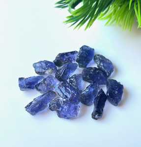 Cristales de iolita azul crudo, piedra preciosa natural sin pulir, piedra curativa azul violeta, piedra de nacimiento de septiembre para la elaboración de joyas. - Product Image 2