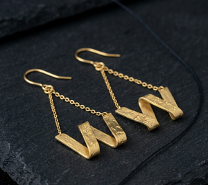 Pendientes de Latón Texturizado en Forma de W, Hechos a Mano, con Acabado Dorado y Revestimiento Resistente al Deslustre, para Fiestas - Product Image 6