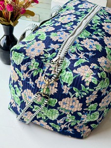 Sac de voyage matelassé en coton à imprimé floral, doublure en toile et cuir écologique, sac de shopping et de nuit tendance - Product Image 2