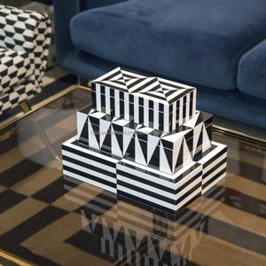 Boîte à bijoux à la mode en bois et résine époxy de forme carrée pour la maison moderne en vente en gros de luxe unique et haut de gamme Falak World Export - Product Image 1