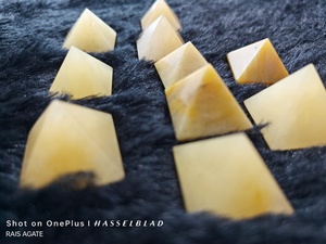 Pierre de pyramide d'aventurine jaune en cristal naturel de haute qualité pour la guérison et l'astrologie pyramide pour la correction Reiki et Vastu - Product Image 4