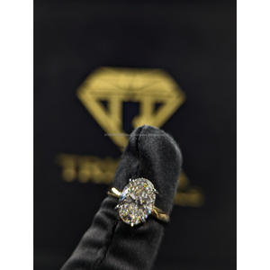 Elegante anillo de compromiso con diamante moissanita de corte ovalado VVS, plata de ley 925 chapada en oro amarillo, joyería de Trisha Jewels - Product Image 1