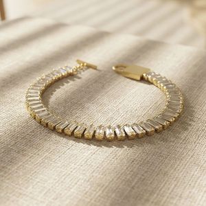 Pulsera de tenis de acero inoxidable chapada en oro PVD de 18 quilates, impermeable, con circonitas, joyería premium - Product Image 2