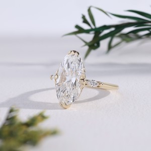 Anillo de compromiso vintage de oro amarillo con diamante ovalado cultivado en laboratorio, halo oculto, diamantes laterales y acento marquesa, solitario certificado para mujer - Product Image 2