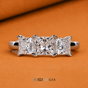 Bague de fiançailles à trois pierres en diamant taille princesse, bague de mariage en diamant de laboratoire, bague d'anniversaire pour femme, bague faite à la main - Product Image 1