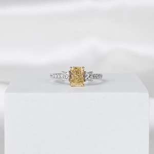 Anillo de Diamante Amarillo Canario de Corte Radiante de 1.60 Ct, Anillo de Compromiso de Oro Blanco de 14K, Anillo de Promesa con Diamante Amarillo de Lujo, Regalo de Aniversario - Product Image 1