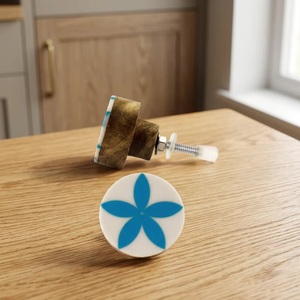 Bouton de meuble rond moderne en bois avec motif floral bleu pour poignée de meuble de cuisine, installation facile - Product Image 1