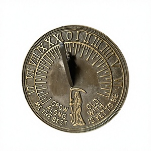 Reloj Solar de Jardín de Metal Grabado con Diseño Antiguo, Regalo de Aniversario o Boda - Product Image 1