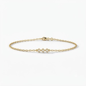 Bracelet chaîne minimaliste en or blanc 14 carats avec diamant de laboratoire triple taille princesse EF VVS 0,15 ct 3x3 mm, serti clos, cadeau élégant - Product Image 1