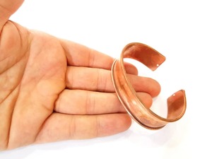 Bracelet en cuivre pur fait main, bijou unisexe tendance, artisanat métallique fait main, à porter au quotidien et pour les fêtes - Product Image 5